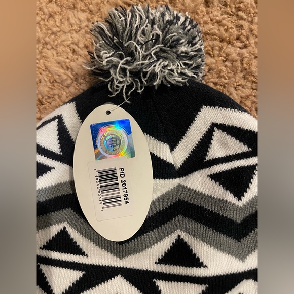 NWT Penn State Toque Beanie with double logo and geometric print Pom - Picture 4 of 5